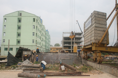 Nhà ở xã hội, “cầu cao, cung…ế“